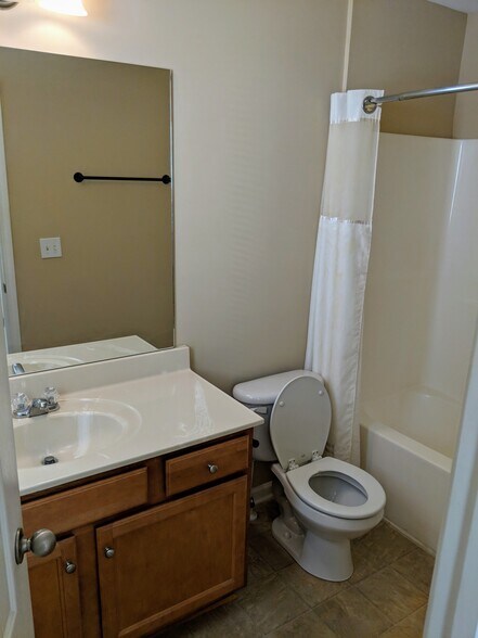Building Photo - 144 Hood Park Dr
