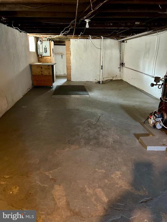 Building Photo - 133 E Main St