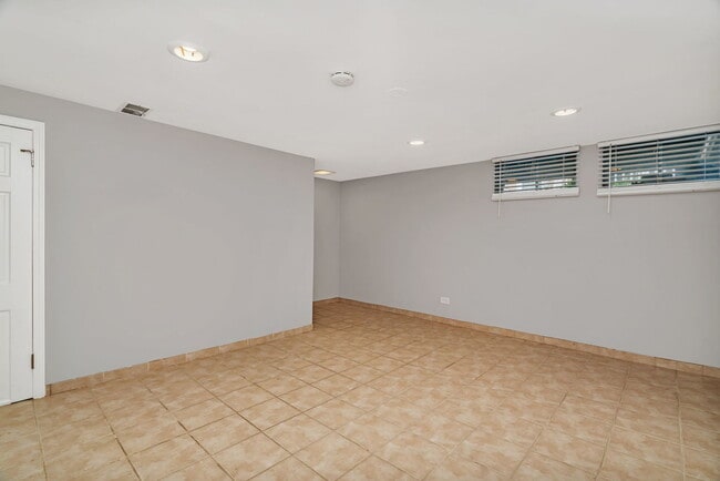Building Photo - 13 S Waiola Ave