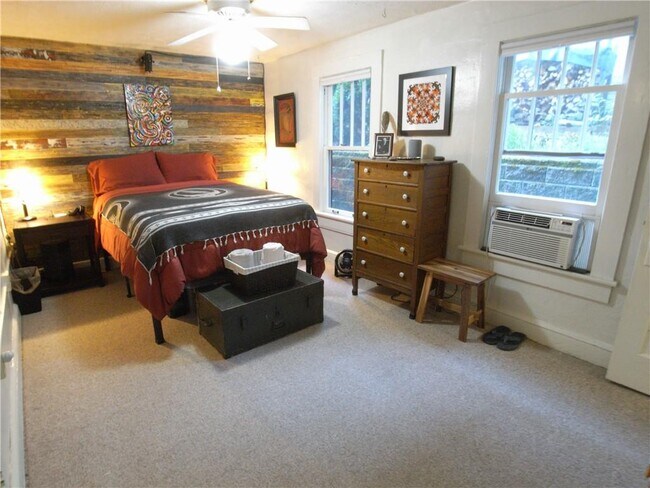 Building Photo - 1197 Stillwood Dr NE