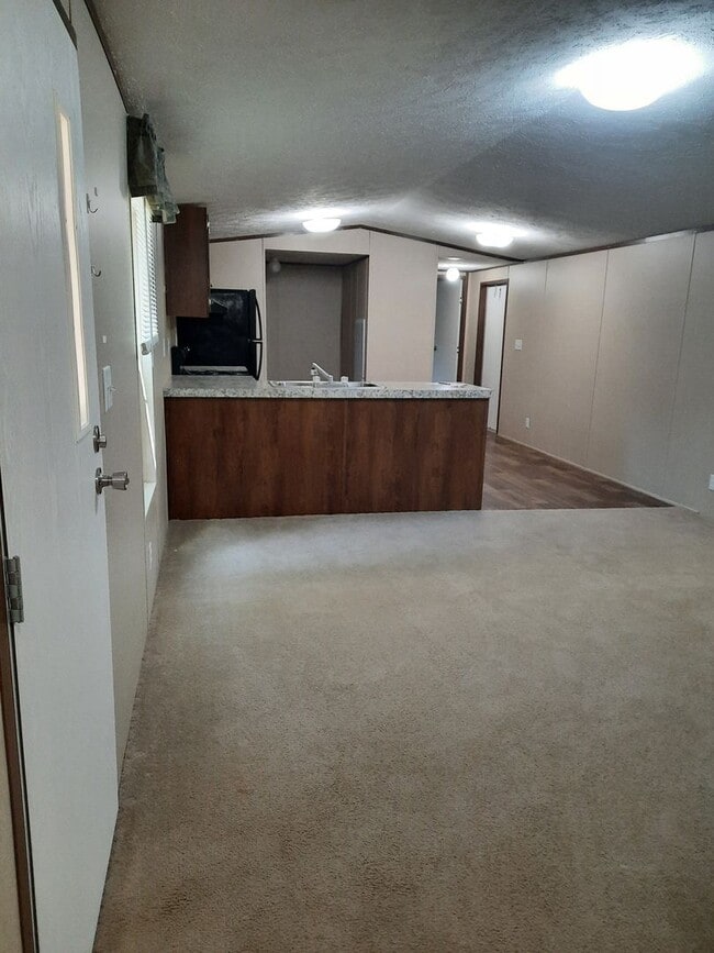 Building Photo - $1000 - 2 Bedroom / 2 Bath Mobile Home in ...