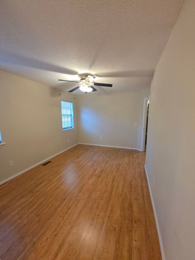 Building Photo - 408 Austin Cir