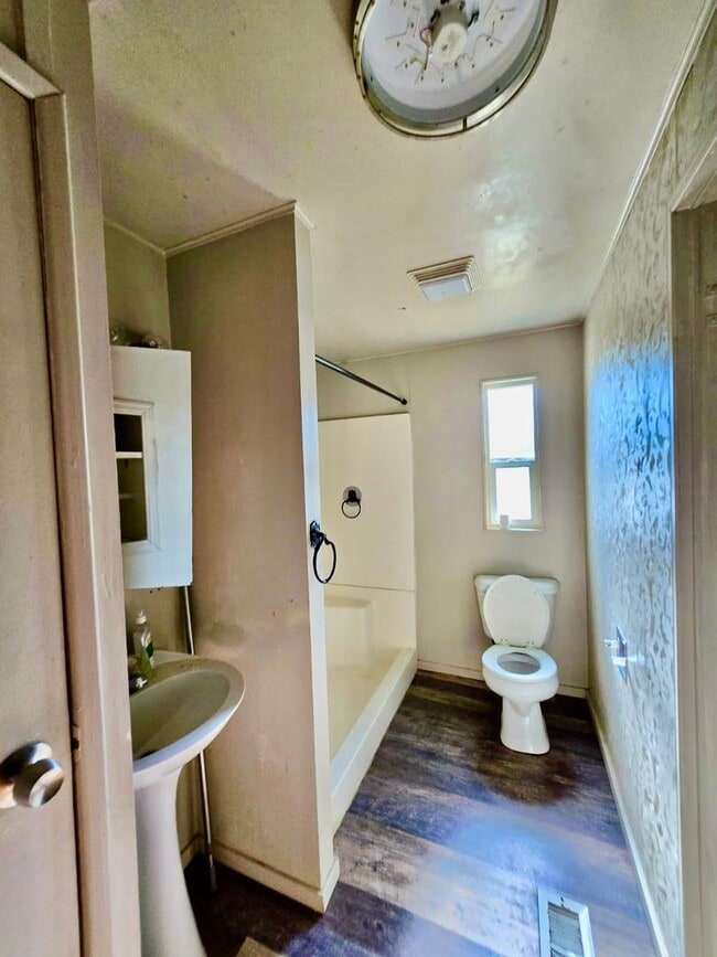 Building Photo - 3bd/2bath Manufactured home Available Now!