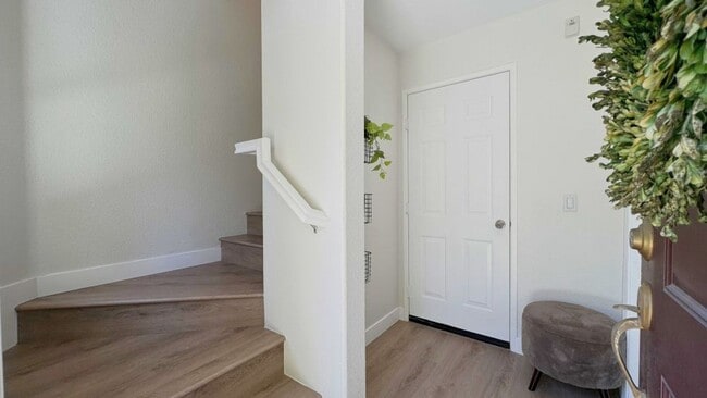 Building Photo - Beautiful Tri-Level 3BD/2BA Townhome in Greystone at Eastlake – Eastlake Chula Vista