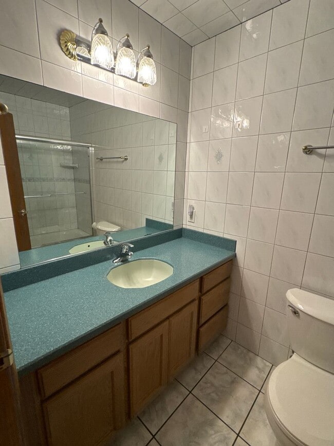 Building Photo - 4 bed, 2 bath, 2 car garage . Boulder City RV parking