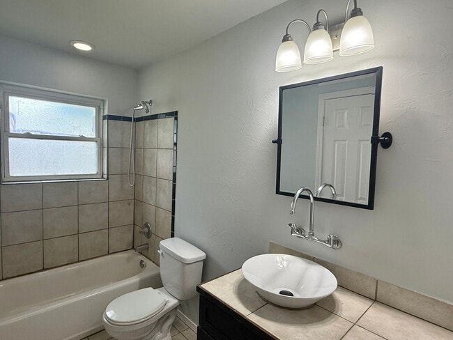 Building Photo - Cute 3 bed, 1 Bath in Central Edmond