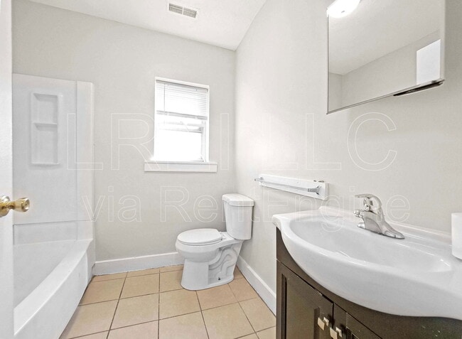 Building Photo - 310 S 28th St