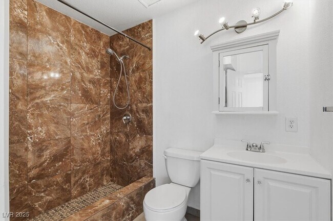 Building Photo - 3760 Briarwood Ave