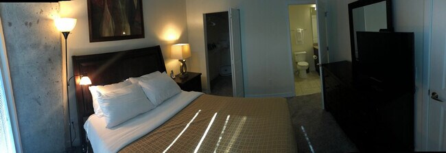 Building Photo - 320 S Church St