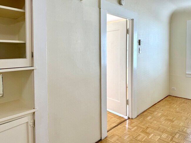 Building Photo - Cozy 2+bdrm/1 bath home w/a huge basement, washer/dryer, & off street pkg, space in the heart of ...