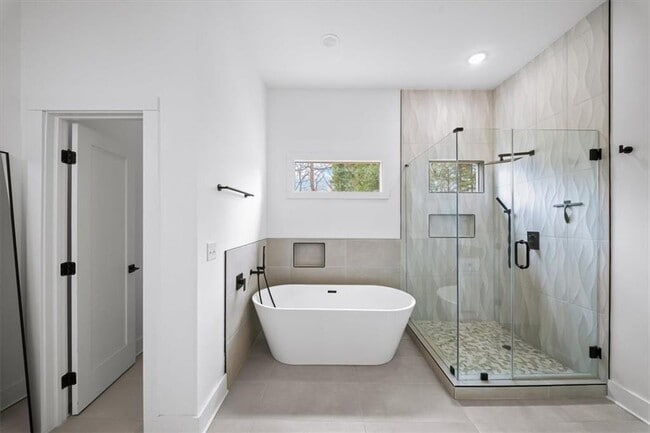 Building Photo - 1846 Rogers Ave SW