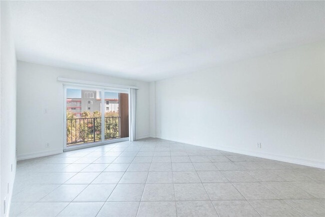 Building Photo - 950 Ponce De Leon Rd