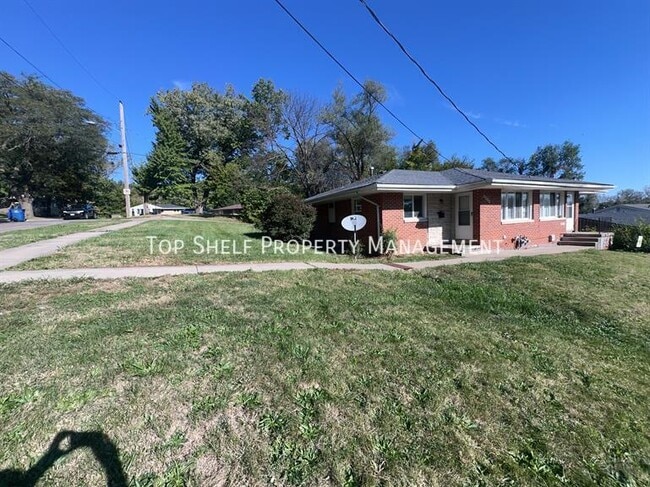 Building Photo - 2427 Welbeck Rd