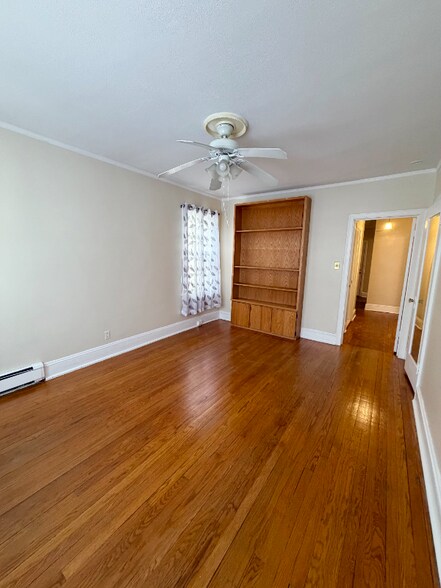 Building Photo - 715 Western Ave