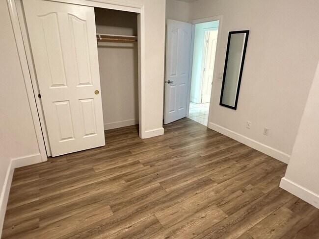 Building Photo - 5701 W Country Ave