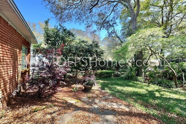 Building Photo - 4534 Parkwood Ln E