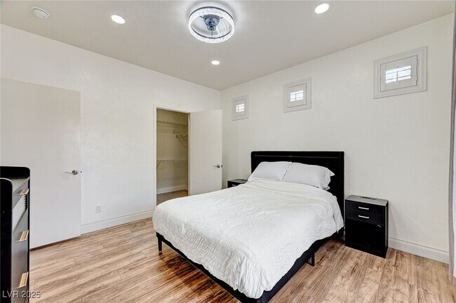 Building Photo - 251 S Green Valley Pkwy