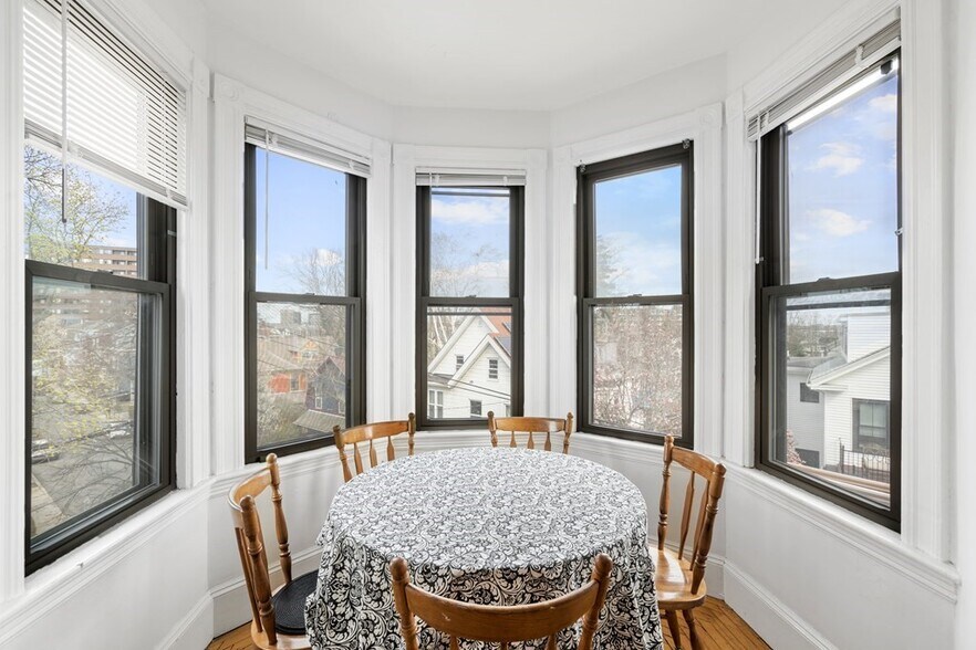 Building Photo - 60 Walnut St