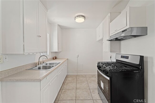Building Photo - 331 Langley St