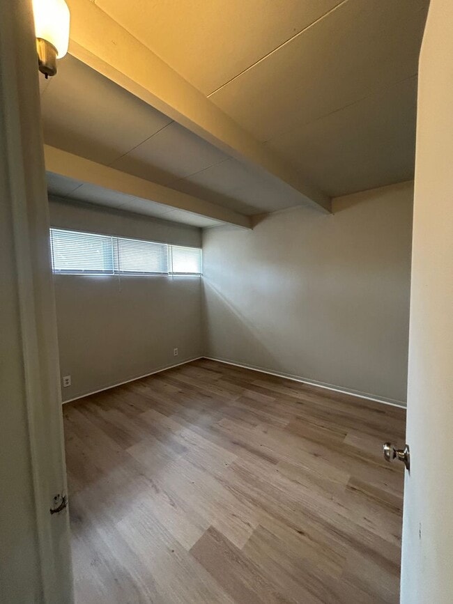 Building Photo - 3 Bedroom/ 2 Bath Townhome
