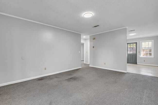 Building Photo - 417 E Jordan Ave