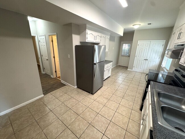 Building Photo - Five Points 6br House