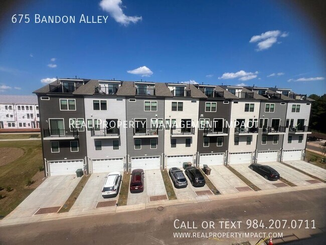 Building Photo - 675 Bandon Aly