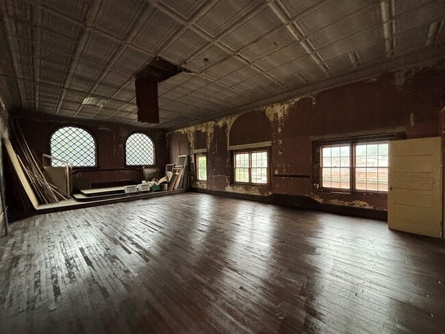 Building Photo - 106 High