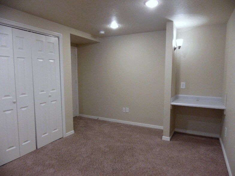 Building Photo - 373 W 2200 N