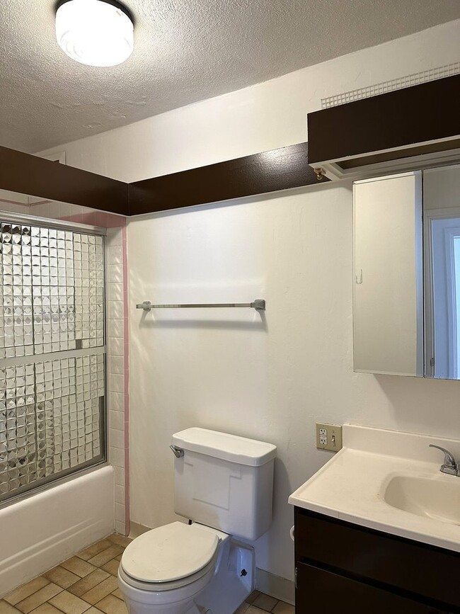 Building Photo - Pet Friendly - Diamond Head Hillside 2BR/1...