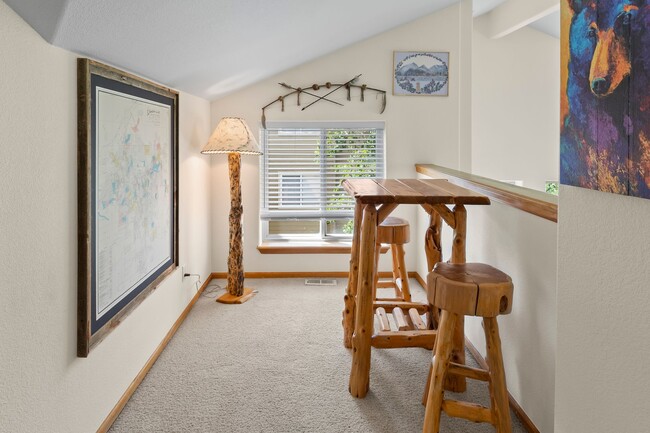 Building Photo - Light Bright 3 BDR plus Loft 3BATH Wildern...