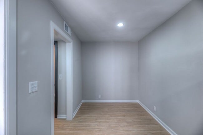 Building Photo - This 1BD/1BA is your home today!