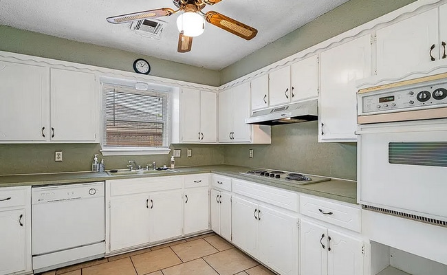 Building Photo - Spacious 3BD, 2BTH Home Right off 12th AVE Minutes from the highway and 5 Minutes from OU Campus!