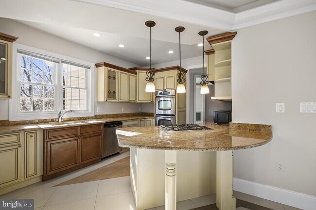 Building Photo - 8330 Westchester Dr