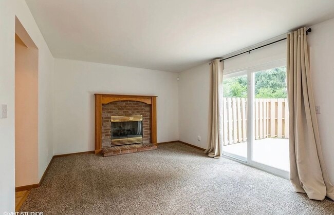 Building Photo - 664 Regent Dr