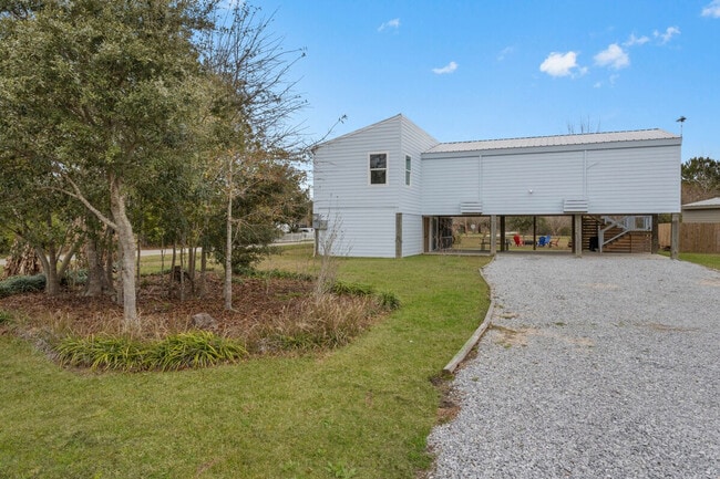 Building Photo - 304 Tide St