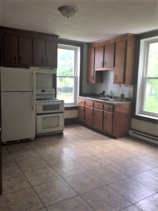 Building Photo - 221 S Poplar Ave