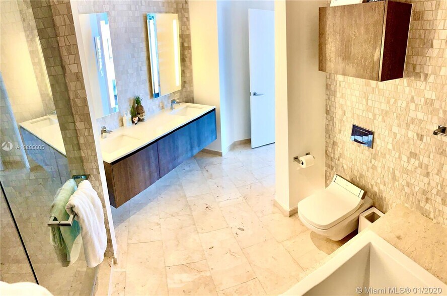 Building Photo - 88 SW 7th St