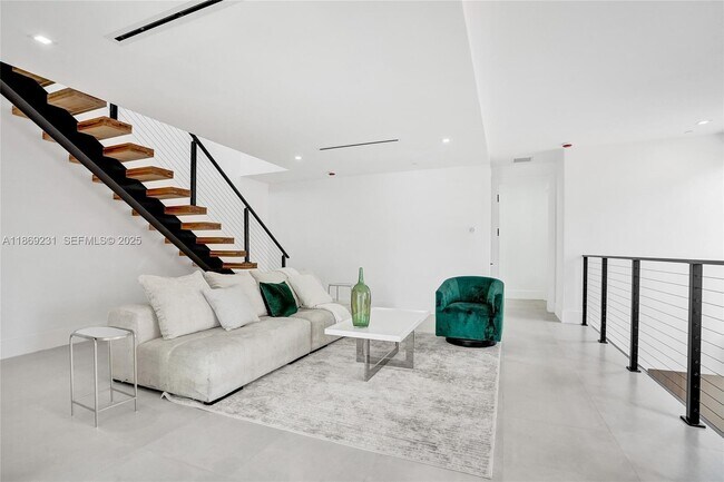 Building Photo - 1825 NE 26th Ave