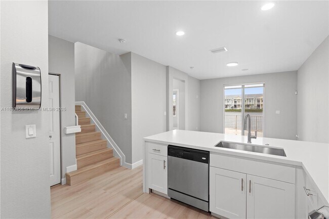 Building Photo - 10761 NW 75th St