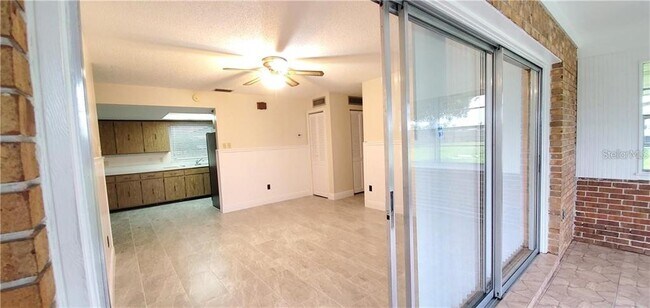 Building Photo - 1420 Simmons Rd