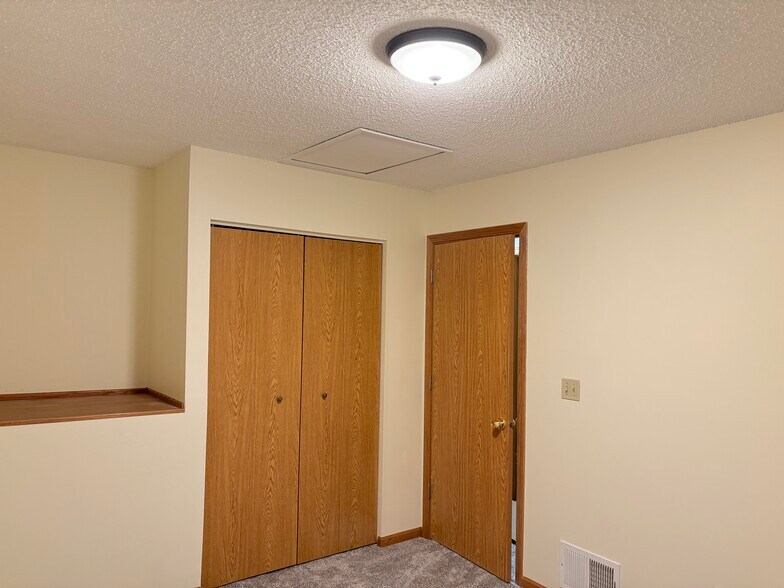 Bedroom# 1 - 4553 Scott Trl