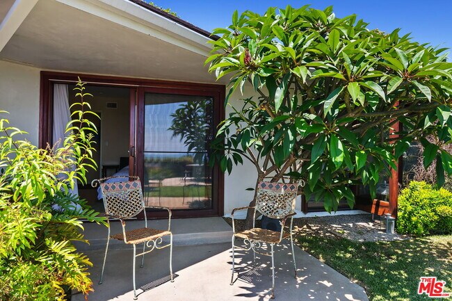 Building Photo - 1166 Las Pulgas Pl