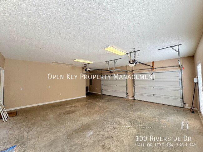 Building Photo - 100 Riverside Dr