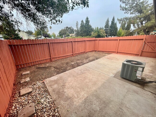 Building Photo - 8192-8194 Talbot Way