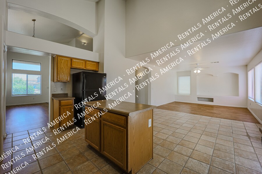 Building Photo - 3218 N 127th Ln