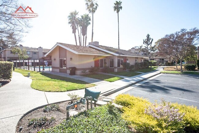 Building Photo - 1355 Sage Hen Way