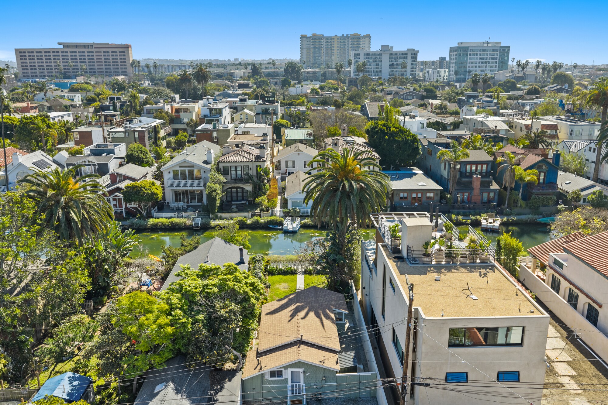 Building Photo - 439 Howland Canal
