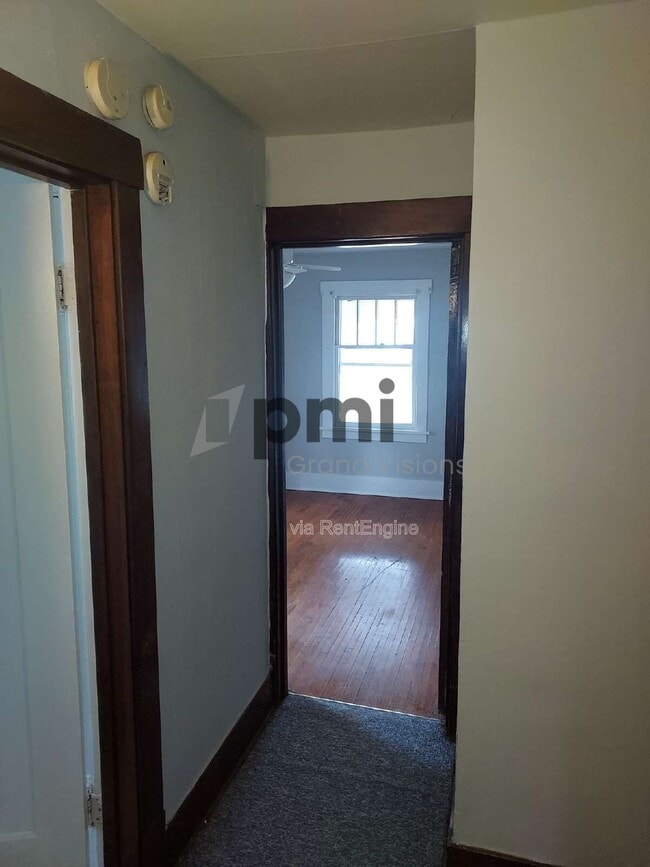 Building Photo - 2143 E Wood St