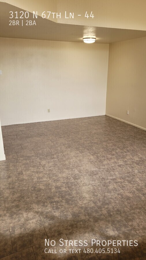 Building Photo - 2 Bed 2 Bath Condo off 67th Ave and Osborn!